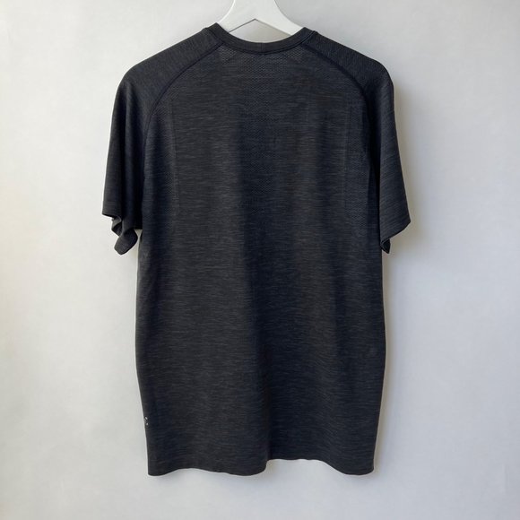 LULULEMON Men dark heather gray/black Metal vent tech T-shirt Sz L - Picture 2 of 5